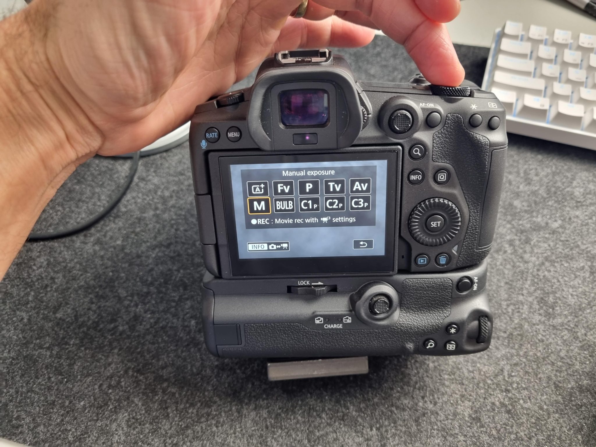 How to Turn Off (and On) Live View on the Canon R5 in 6 Easy Steps ...
